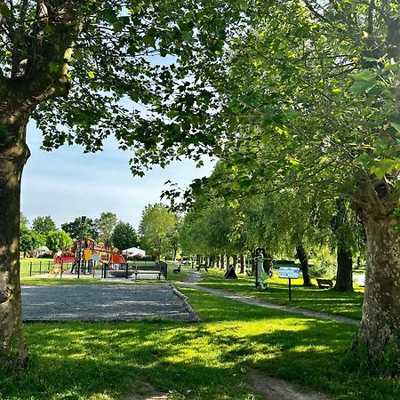 Les Cabanes Du Lac Vandre ภายนอก รูปภาพ