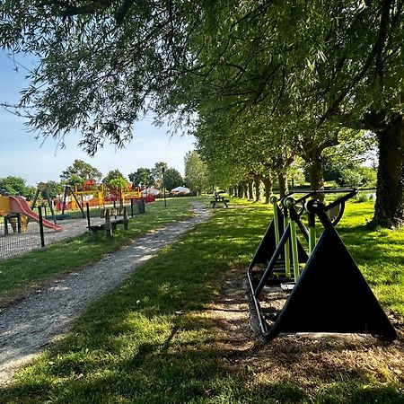 Les Cabanes Du Lac Vandre ภายนอก รูปภาพ