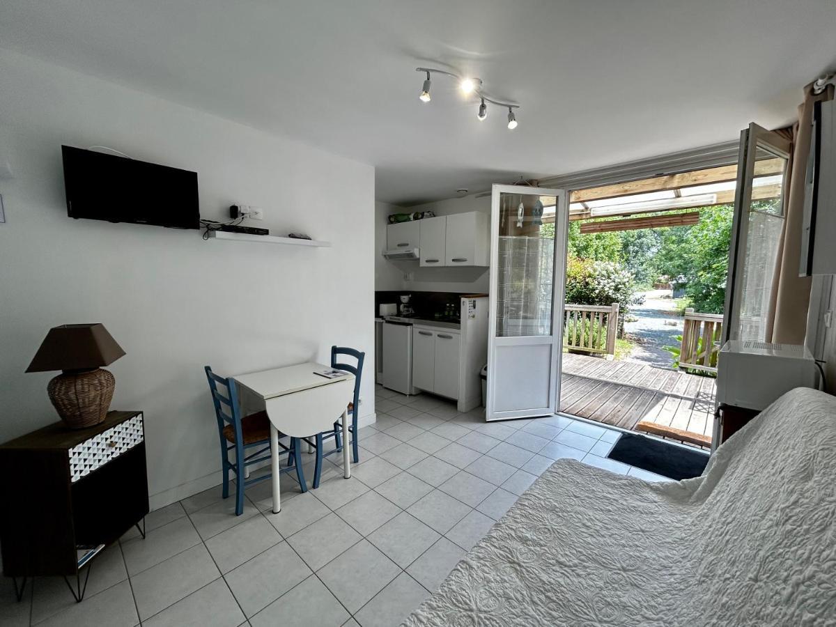 Les Cabanes Du Lac Vandre ภายนอก รูปภาพ