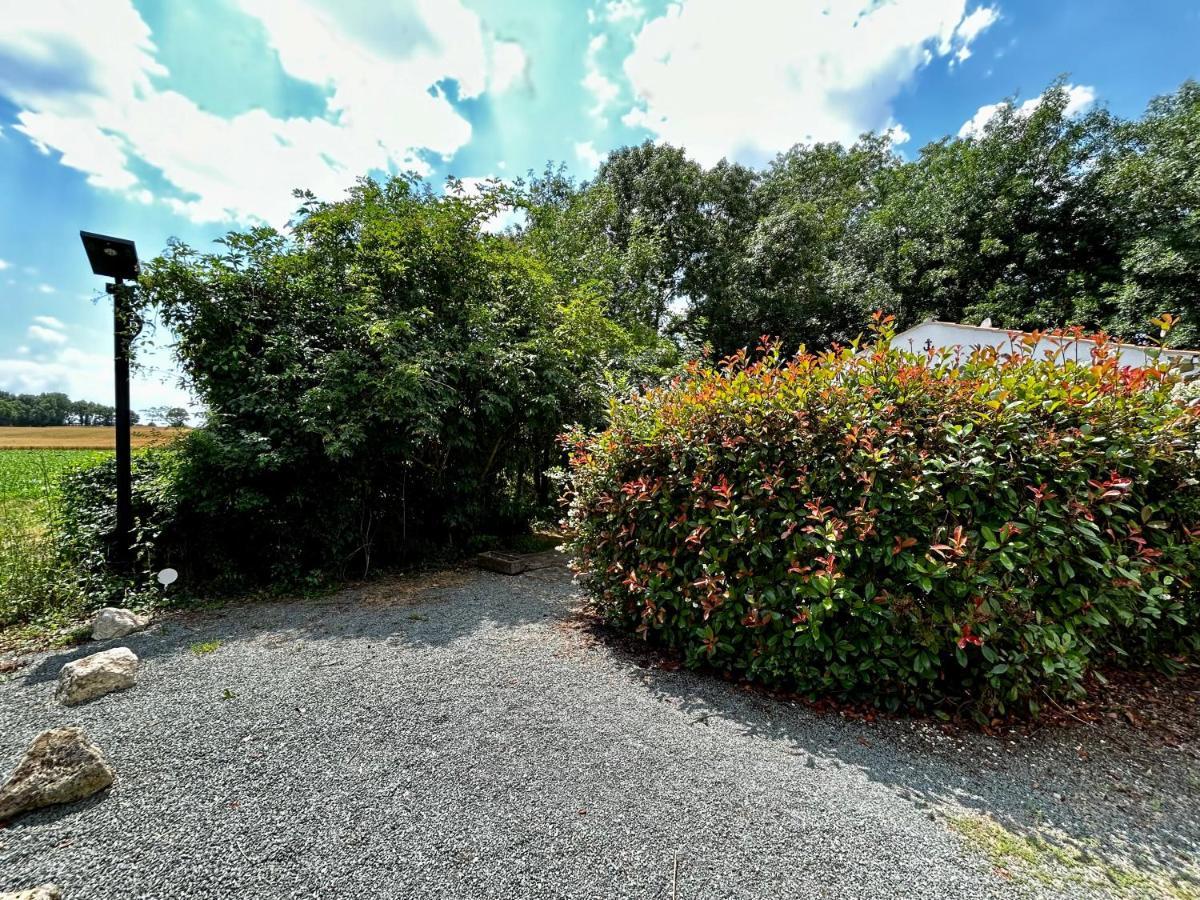 Les Cabanes Du Lac Vandre ภายนอก รูปภาพ