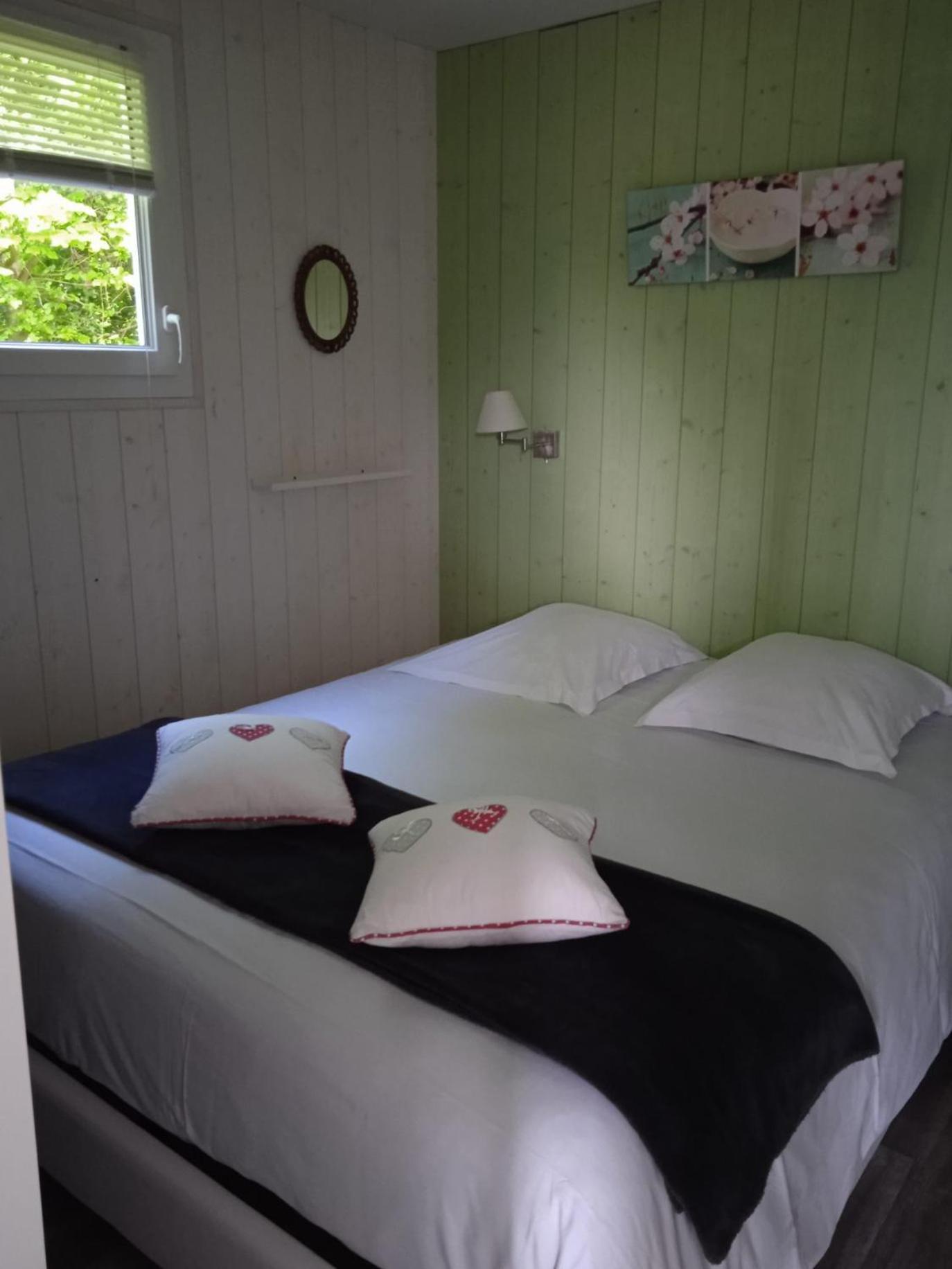 Les Cabanes Du Lac Vandre ภายนอก รูปภาพ